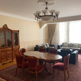 In Baku 200.0 m² apartment is for rent - Image 2