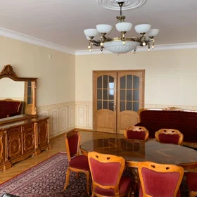In Baku 200.0 m² apartment is for rent - Image 4
