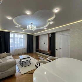 In Baku 90.0 m² apartment is for sale - Image 2
