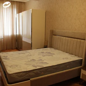 In Baku 154.0 m² apartment is for rent - Image 3
