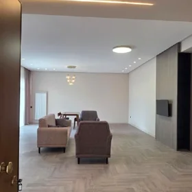 In Baku 158.0 m² apartment is for rent - Image 2