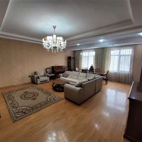 In Baku 165.0 m² apartment is for rent - Image 4