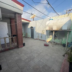 In Baku 70.0 m² house with 3.0 rooms is for sale - Image 2