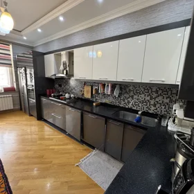 In Baku 145.0 m² apartment is for sale - Image 3