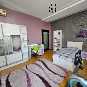 In Baku 140.0 m² apartment is for rent - Image 4