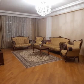 In Baku 170.0 m² apartment is for rent - Image 2