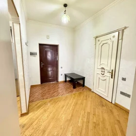 In Baku 80.0 m² apartment is for rent - Image 5