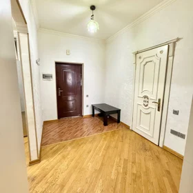 In Baku 80.0 m² apartment is for rent - Image 5