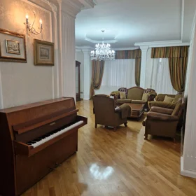 In Baku 143.0 m² apartment is for rent - Image 2