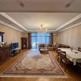 In Baku 210.0 m² apartment is for rent - Image 2