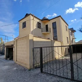 In Baku 250.0 m² house with 6.0 rooms is for sale - Image 2