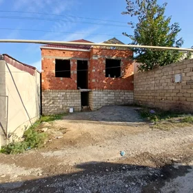 In Baku 90.0 m² house with 3.0 rooms is for sale - Image 2