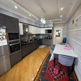 In Baku 145.0 m² apartment is for sale - Image 4