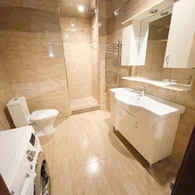 In Baku 176.0 m² apartment is for rent - Image 2