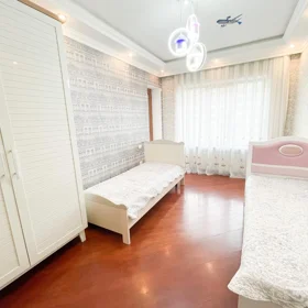 In Baku 176.0 m² apartment is for rent - Image 3