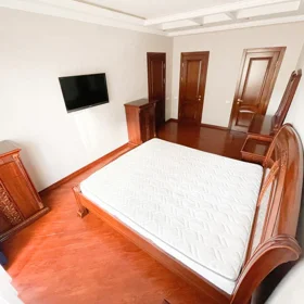 In Baku 176.0 m² apartment is for rent - Image 4