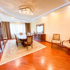In Baku 176.0 m² apartment is for rent - Image 5