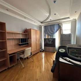 In Baku 170.0 m² apartment is for sale - Image 5