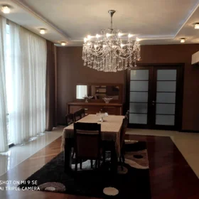 In Baku 174.0 m² apartment is for rent - Image 3