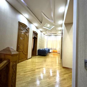 In Baku 432.0 m² house with 8.0 rooms is for rent - Image 4