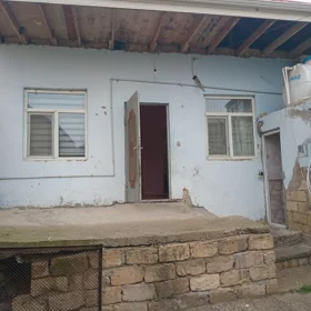 In Baku 70.0 m² house with 3.0 rooms is for rent - Image 2