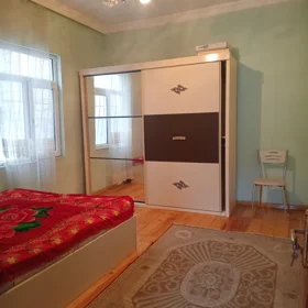 In Baku 70.0 m² house with 3.0 rooms is for rent - Image 5