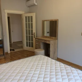 In Baku 95.0 m² apartment is for rent - Image 3