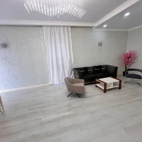 In Baku 199.0 m² house with 4.0 rooms is for rent - Image 4