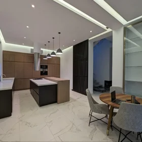 In Baku 300.0 m² house with 5.0 rooms is for rent - Image 4