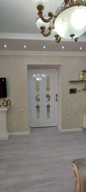 In Baku 210.0 m² house with 4.0 rooms is for sale - Image 3