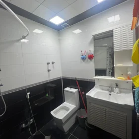 In Baku 110.0 m² apartment is for sale - Image 3