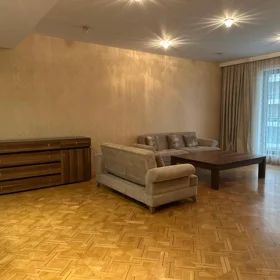 In Baku 175.0 m² apartment is for sale - Image 2