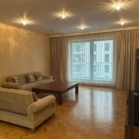In Baku 175.0 m² apartment is for sale - Image 3