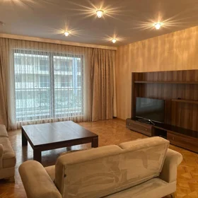 In Baku 175.0 m² apartment is for sale - Image 4