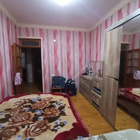 In Baku 150.0 m² house with 4.0 rooms is for sale - Image 2