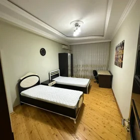 In Baku 150.0 m² apartment is for rent - Image 5