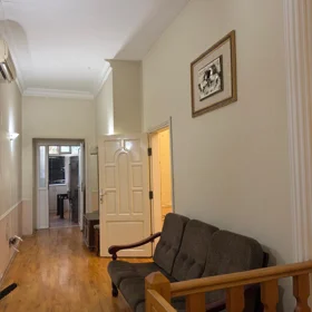 In Baku 100.0 m² apartment is for rent - Image 5