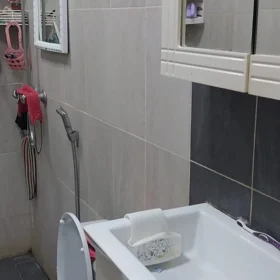 In Baku 65.0 m² apartment is for sale - Image 4