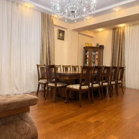 In Baku 135.0 m² apartment is for sale - Image 2