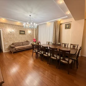 In Baku 135.0 m² apartment is for sale - Image 3