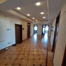 In Baku 214.0 m² apartment is for rent - Image 4
