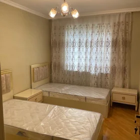 In Baku 80.0 m² apartment is for rent - Image 3