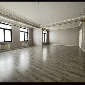 In Baku 205.0 m² apartment is for sale - Image 2