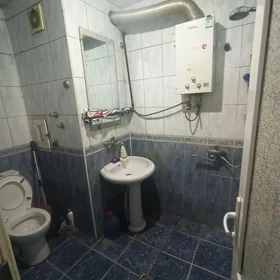 In Baku 70.0 m² apartment is for sale - Image 3