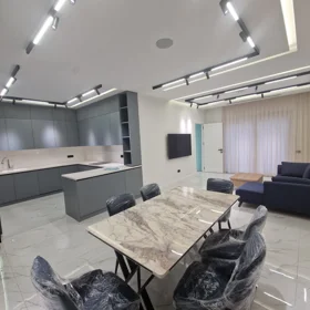 In Baku 200.0 m² house with 4.0 rooms is for rent - Image 2