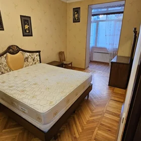 In Baku 70.0 m² apartment is for rent - Image 3