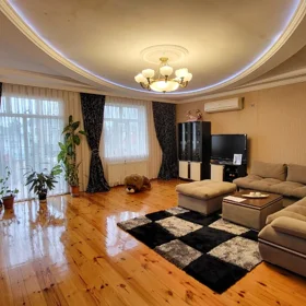 In Baku 220.0 m² house with 7.0 rooms is for sale - Image 3