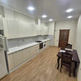 In Baku 130.0 m² apartment is for rent - Image 3