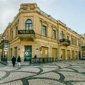 In Baku nan m² apartment is for sale - Image 2