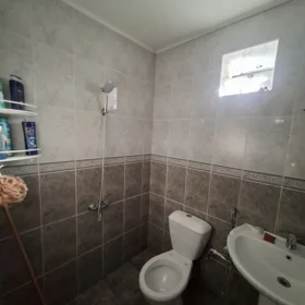 In Baku 100.0 m² apartment is for sale - Image 3